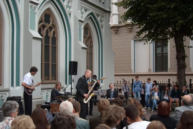 Jazz in Old Town at the Small Guild Hall Garden